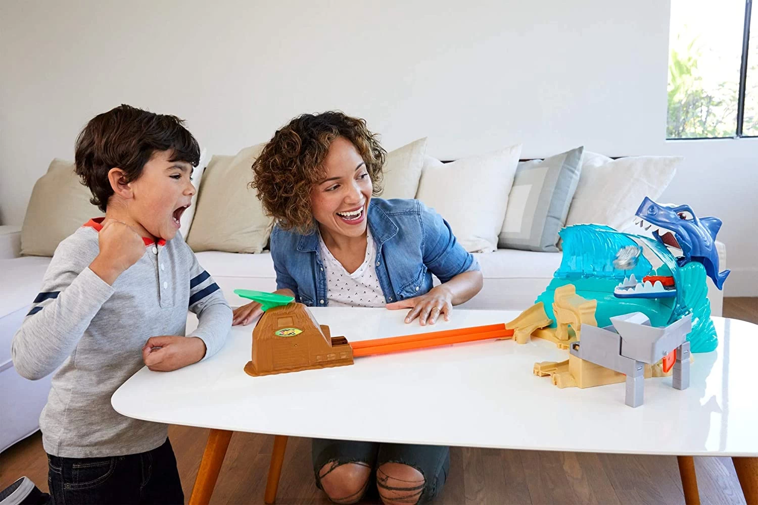 MATTEL Hot Wheels Mega Pista Sfida Lo Squalo - FNB21 - immagine 2